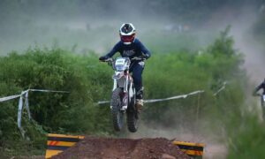 Electric Dirt Bikes vs gas dirt bike 2025